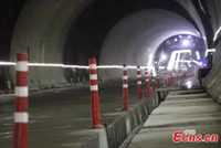 trung-quoc-khai-truong-ham-duong-bo-dai-nhat-the-gioi-hon-22-km-9.jpg