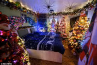 chum-anh-gia-dinh-lap-ky-luc-trang-tri-cay-thong-noel-04.jpg