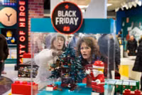 chum-anh-ngay-mua-sam-lon-nhat-nam-black-friday-1105-05.jpg