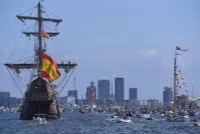 chum-anh-nhung-con-tau-cap-ben-amsterdam-tham-du-le-hoi-0805-06.jpg