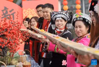 hinh-anh-nguoi-trung-quoc-tan-huong-phong-tuc-truyen-thong-truoc-tet-nguyen-dan-11.jpg