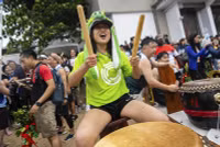 chum-anh-le-hoi-dua-thuyen-rong-o-hong-kong-0505-05.jpg