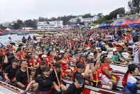 chum-anh-le-hoi-dua-thuyen-rong-o-hong-kong-0505-02.jpg