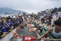 chum-anh-le-hoi-dua-thuyen-rong-o-hong-kong-0505-013.jpg