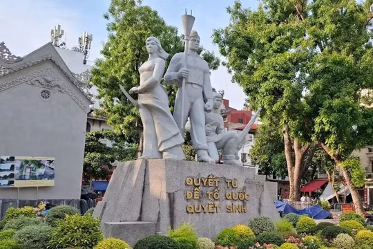 Tượng đài Quyết tử để Tổ quốc quyết sinh - Ảnh: BQL di tích danh thắng Hà Nội.
