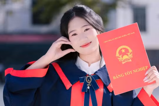 Tiếp sức cho đào tạo nguồn nhân lực chất lượng cao là người DTTS