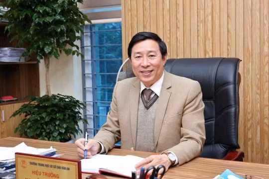 Nhà giáo Nguyễn Anh Tuấn, Hiệu trưởng Trường THCS Chu Văn An (phường Việt Hưng, Hà Nội). Ảnh NVCC.