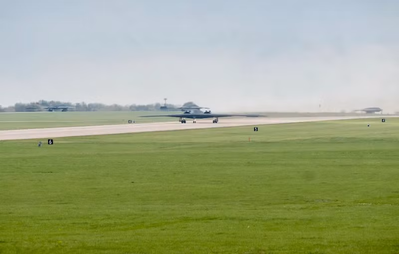 Hình ảnh hiếm về oanh tạc cơ tàng hình B-2 Spirit