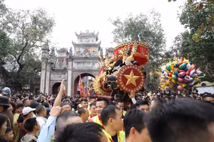 Xem ‘ông pháo’ khổng lồ gần 1 tấn làng Đồng Kỵ