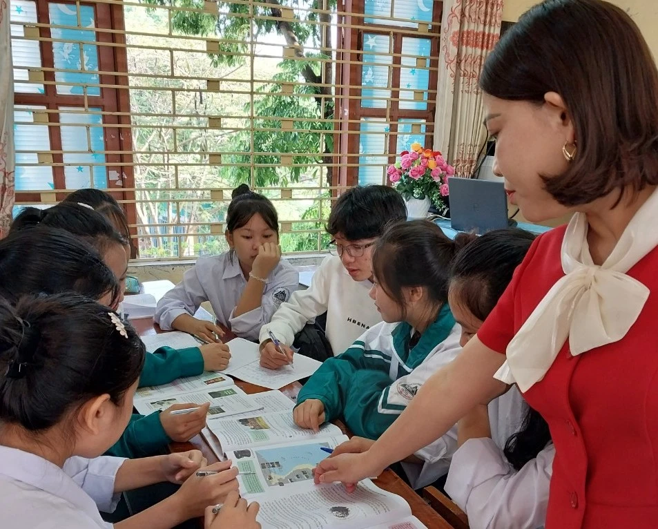 Tuyên dương nhà giáo, cán bộ quản lý tiêu biểu năm 2023 ảnh 20 Tuyên dương nhà giáo, cán bộ quản lý tiêu biểu năm 2023 ảnh 20