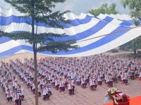 Học sinh Hà Nội trong giờ Sinh hoạt dưới cờ. Ảnh: Đình Tuệ.