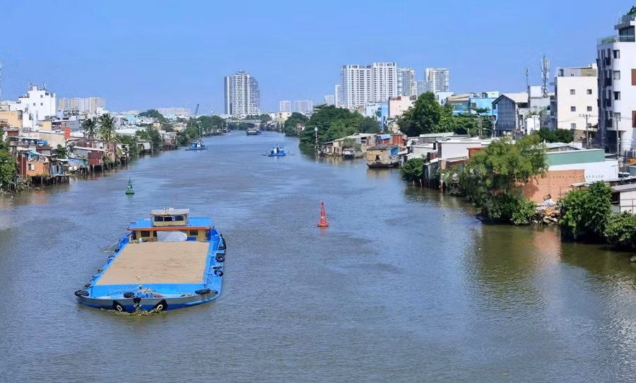 Một đoạn Kênh Đôi ở TPHCM. Ảnh: Phúc Uyên.