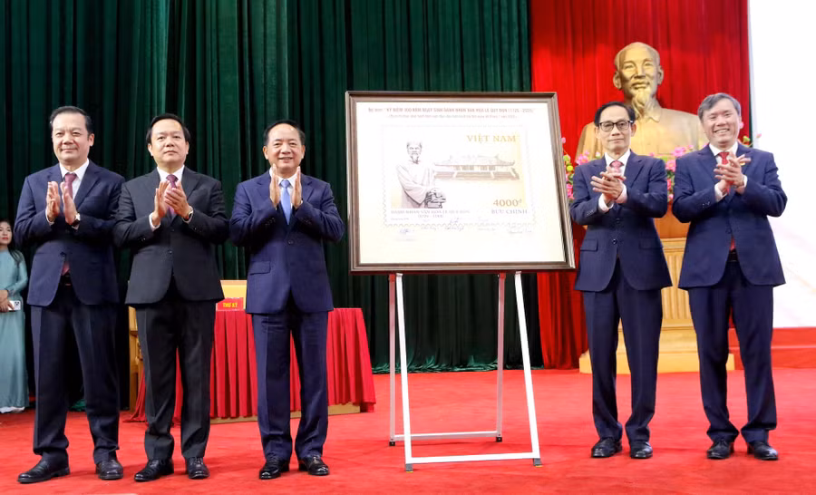 Lễ phát hành bộ tem đặc biệt kỷ niệm 300 năm Ngày sinh Danh nhân văn hóa Lê Quý Đôn. Ảnh: Đinh Chiến.