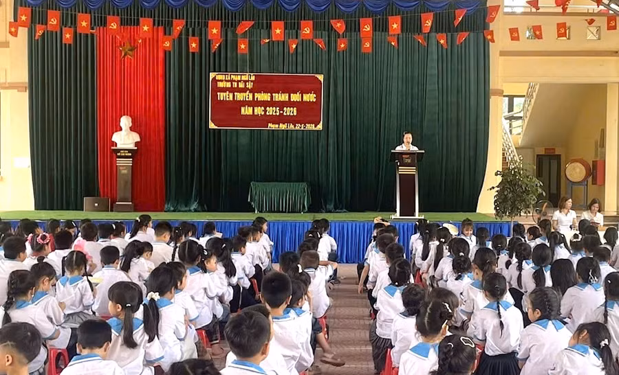 Trường Tiểu học Bãi Sậy (xã Phạm Ngũ Lão, tỉnh Hưng Yên) tuyên truyền phòng, chống đuối nước cho học sinh.