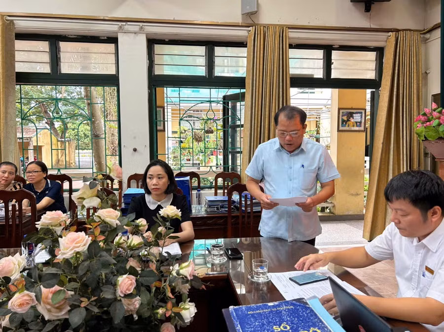 doan-tu-kiem-tra-cong-tac-pho-cap-giao-duc-xoa-mu-chu-xa-vu-thu-kiem-tra-tai-truong-tieu-hoc-vu-thu-anh-doan-thi-hoan.jpg