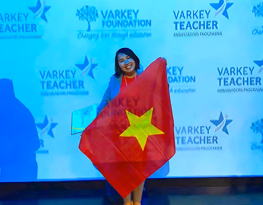 co-tran-thi-thuy-giao-vien-tieng-anh.jpg