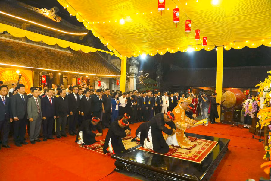 khai-hoi-den-tran-anh-4.jpg