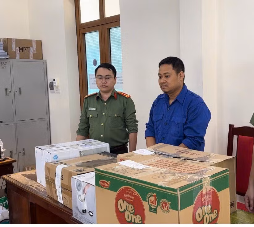 Bị can Vũ Đức Hinh tại cơ quan công an. Ảnh Công an Hưng Yên.