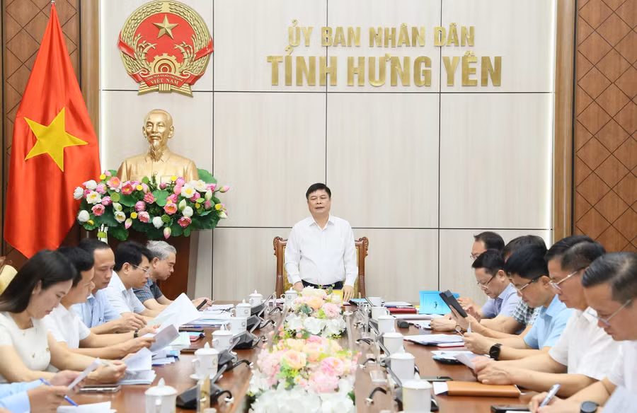Ông Phạm Văn Nghiêm Phó Chủ tịch UBND tỉnh Hưng Yên chủ trì cuộc họp. Ảnh: Tất Đạt