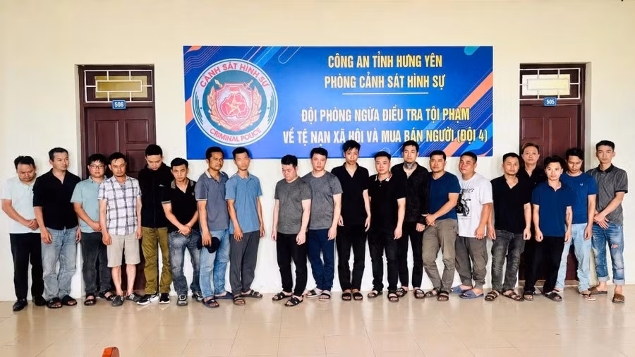 Các đối tượng tại cơ quan Công an. Ảnh: Công an tỉnh Hưng Yên
