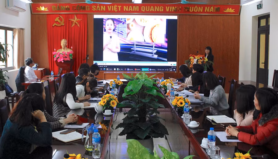 Hội nghị được tổ chức trực tiếp và kết nối trực tuyến tới 104 điểm cầu tại các xã, phường.