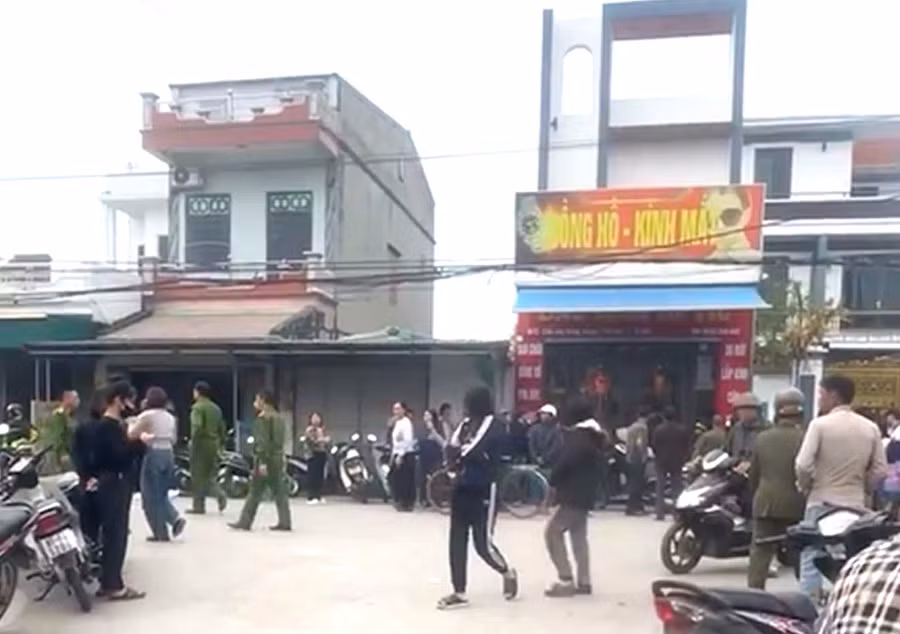 Lực lượng chức năng phong toả hiện trường.