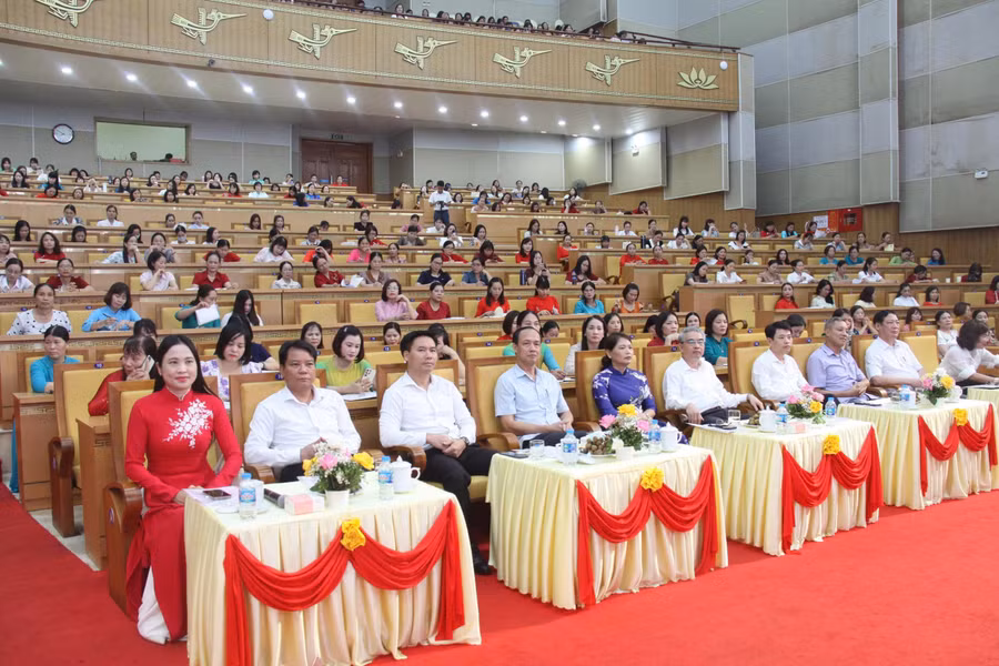 Các đại biểu tham dự hội nghị.