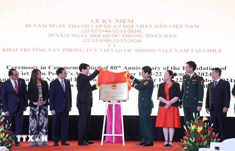 chu-tich-nuoc-du-le-ky-niem-80-nam-thanh-lap-quan-doi-nhan-dan-viet-nam-o-chile4.jpg