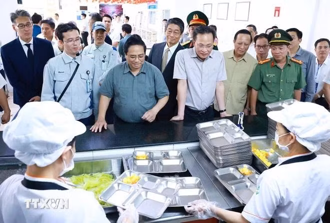 Thu-tuong-Pham-Minh-Chinh-tham,-lam-viec-tai-Hung-Yen-3.jpg