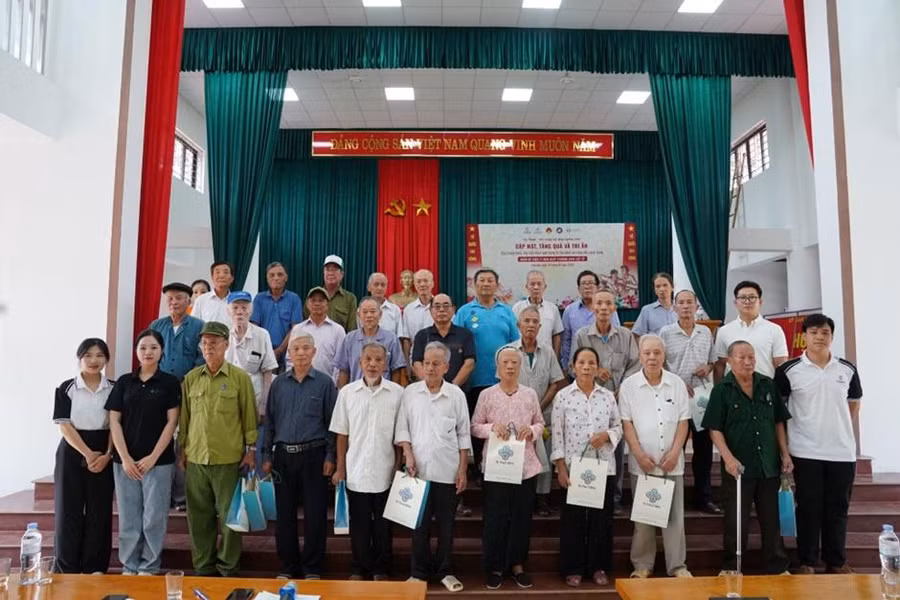 Chuong-trinh-'Ghi-cong-on-dap-nghia-tinh'-6.jpg