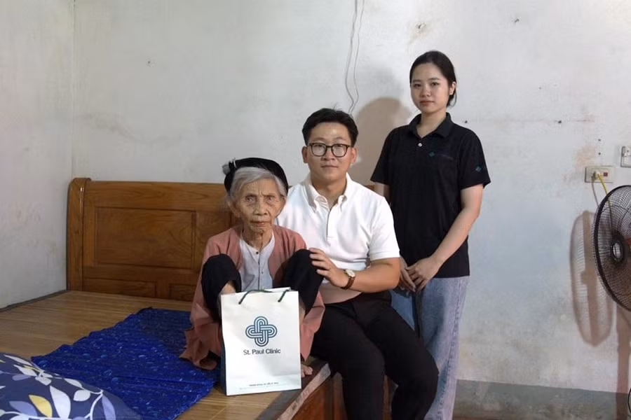 Chuong-trinh-'Ghi-cong-on-dap-nghia-tinh'-3.jpg