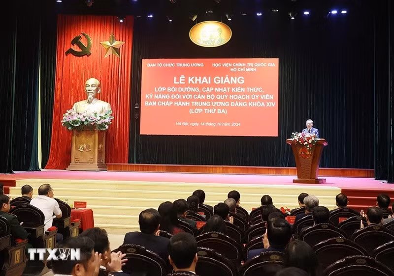 le-khai-giang-lop-boi-duong-can-bo-quy-hoach-uy-vien-bch-tw-dang-khoa-xiv03-4243.jpg