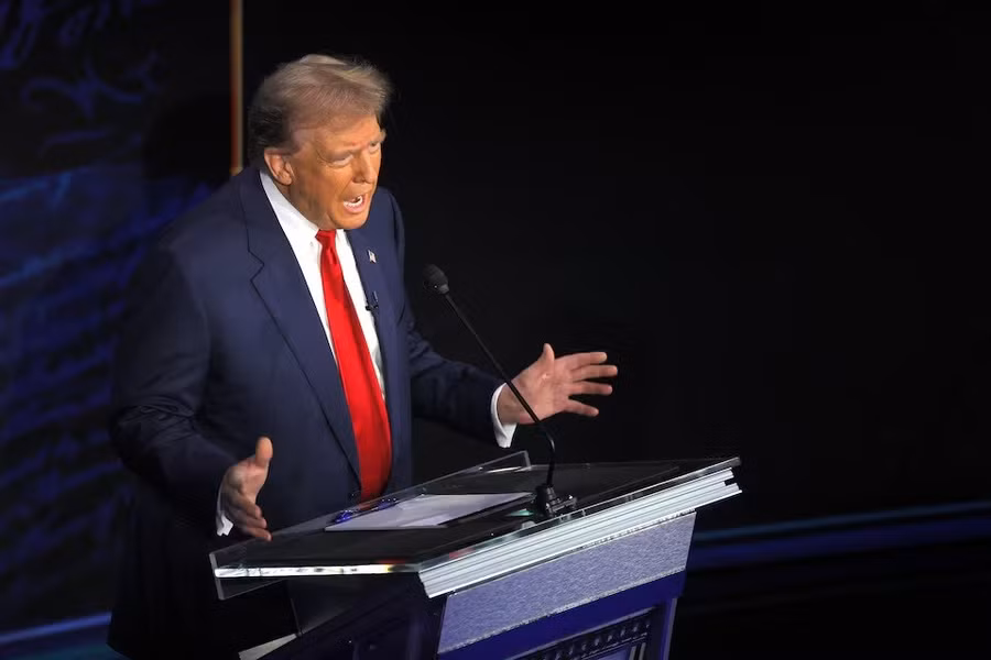 Cai-bat-tay-dau-tien-mo-man-cuoc-tranh-luan-nay-lua-Trump-Harris-5.jpg
