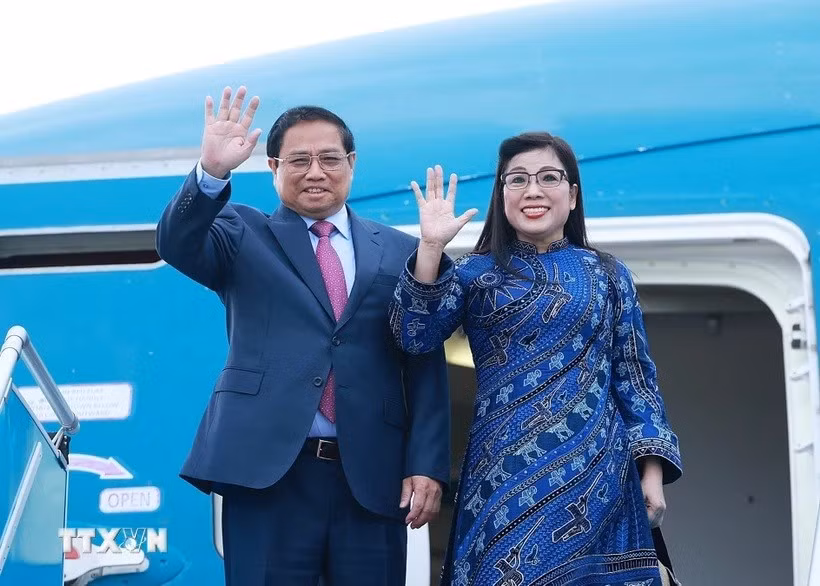 Thủ tướng Phạm Minh Chính và Phu nhân sang thăm chính thức UAE, Nhà nước Qatar và tham dự Hội nghị Sáng kiến đầu tư tương lai lần thứ 8 tại Vương quốc Saudi Arabia. (Ảnh: Dương Giang/TTXVN) 