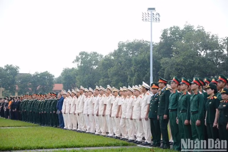 Le-thuong-co-theo-nghi-thuc-Quoc-tang-o-Quang-truong-Ba-Dinh-16.jpg