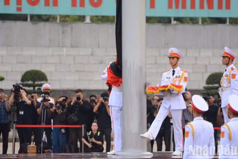 Le-thuong-co-theo-nghi-thuc-Quoc-tang-o-Quang-truong-Ba-Dinh-6.jpg