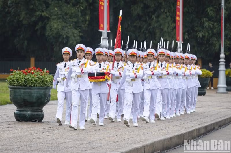 Le-thuong-co-theo-nghi-thuc-Quoc-tang-o-Quang-truong-Ba-Dinh-4.jpg