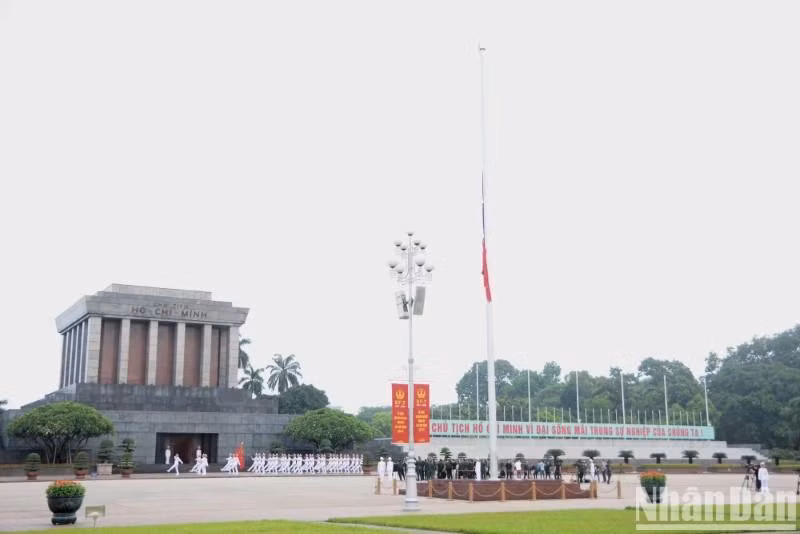 Le-thuong-co-theo-nghi-thuc-Quoc-tang-o-Quang-truong-Ba-Dinh-1.jpg