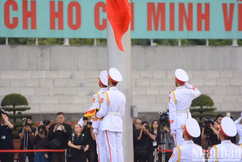 Le-thuong-co-theo-nghi-thuc-Quoc-tang-o-Quang-truong-Ba-Dinh-7.jpg