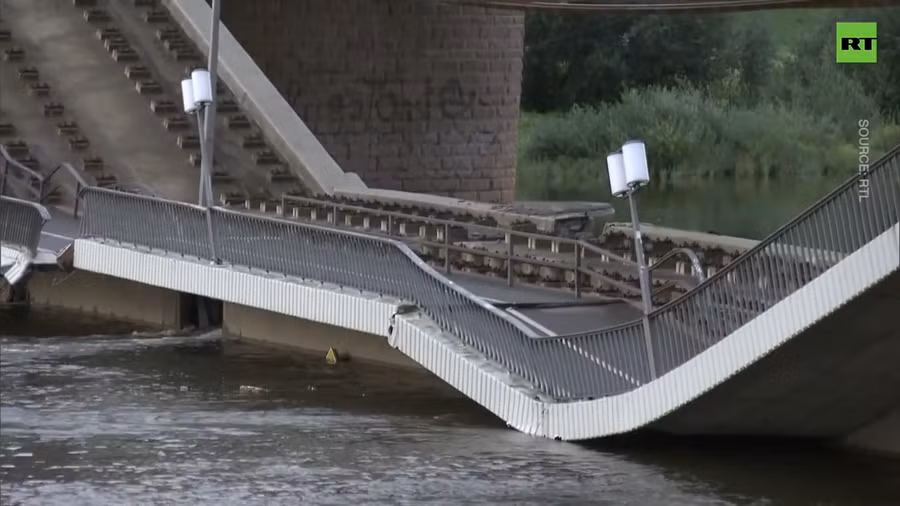Video khoảnh khắc sập cầu ở trung tâm Dresden