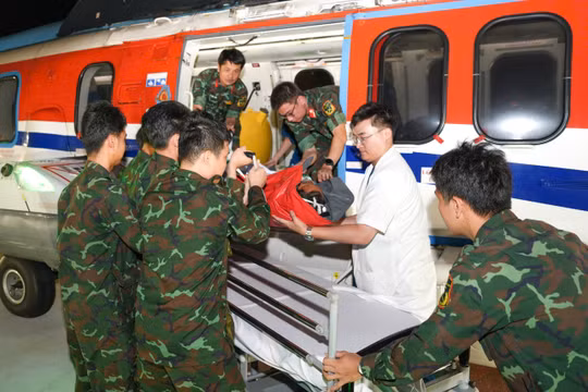 Bệnh nhân H. bị ròng rọc đập vào vùng mặt và ngã bất tỉnh.