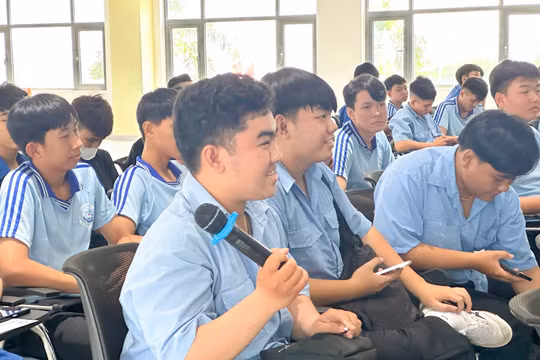 Sinh viên Trường Cao đẳng Nghề Tây Ninh tham gia trải nghiệm tại doanh nghiệp.