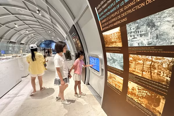 Bên trong Bảo tàng Quảng Ninh.