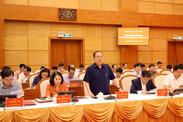 Ông Quản Minh Cường, Bí thư Tỉnh ủy Quảng Ninh phát biểu chỉ đạo tại buổi làm việc.