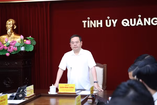 Ông Quản Minh Cường, Bí thư Tỉnh ủy Quảng Ninh phát biểu chỉ đạo tại buổi làm việc.