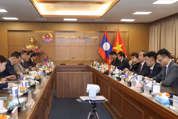 Quang cảnh buổi làm việc.