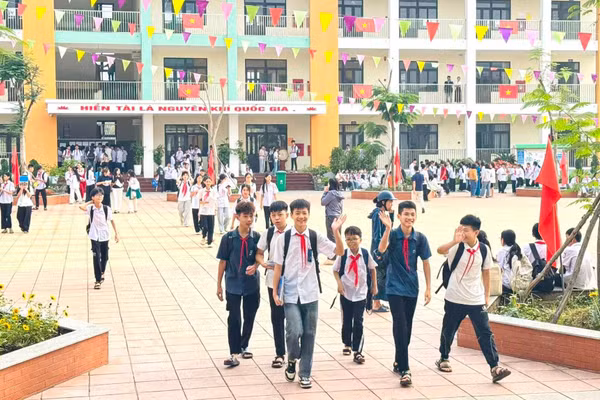 Học sinh tham gia buổi giao lưu tại Trường THCS Ba Chẽ.