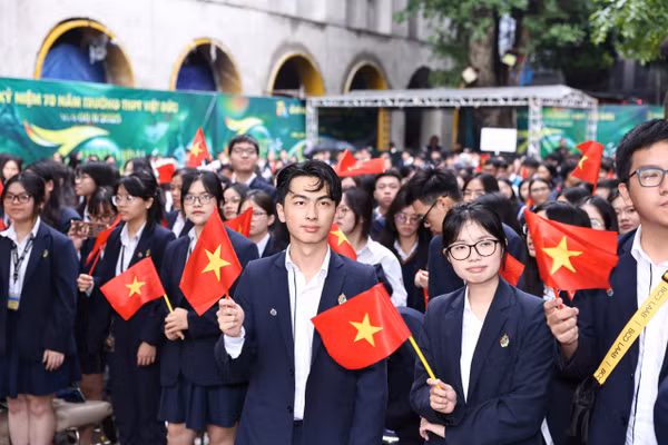 Trường THPT Việt Đức là chiếc nôi văn hóa, nơi ươm mầm tri thức, nuôi dưỡng tâm hồn và chắp cánh bao ước mơ của tuổi trẻ. 