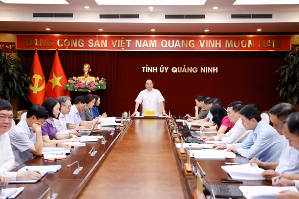 Ông Quản Minh Cường, Bí thư Tỉnh ủy Quảng Ninh phát biểu chỉ đạo tại buổi làm việc.
