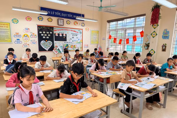 Học sinh Trường TH&THCS Đồng Tâm trong một tiết học.